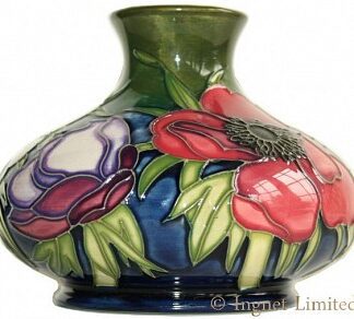 WILLIAM JOHN MOORCROFT SQUAT DESIGN VASE IN THE ANEMONE DESIGN