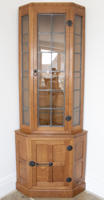 ROBERT MOUSEMAN THOMPSON FLOOR STANDING CORNER CUPBOARD - Image 3