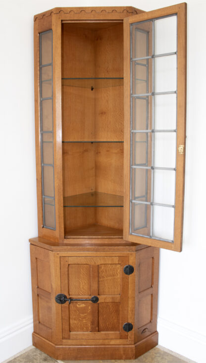 ROBERT MOUSEMAN THOMPSON FLOOR STANDING CORNER CUPBOARD - Image 6