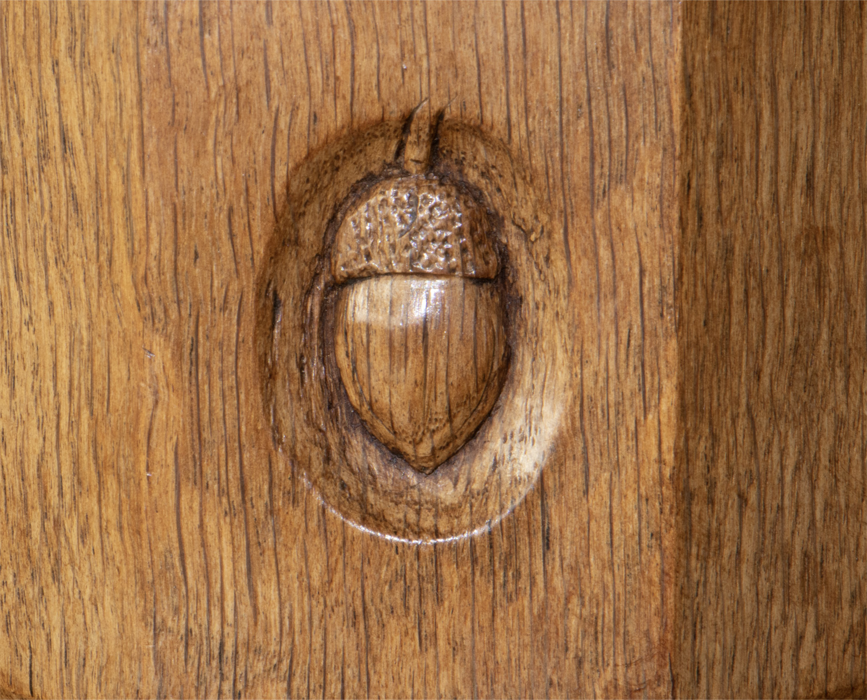 ALAN 'ACORNMAN' GRAINGER OAK TABLE LAMP - Image 8