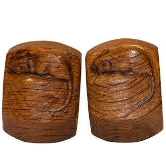 A PAIR OF ROBERT MOUSEMAN THOMPSON OAK NAPKIN RINGS